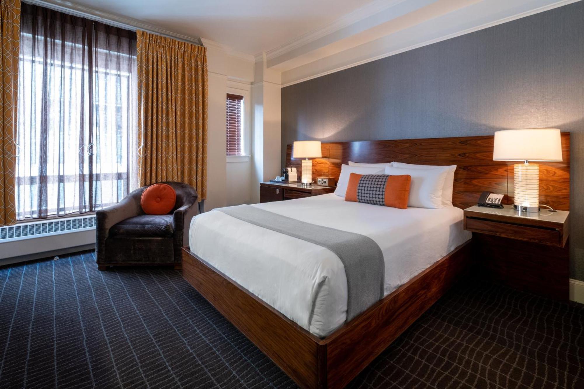 Lucia Hotel 4*