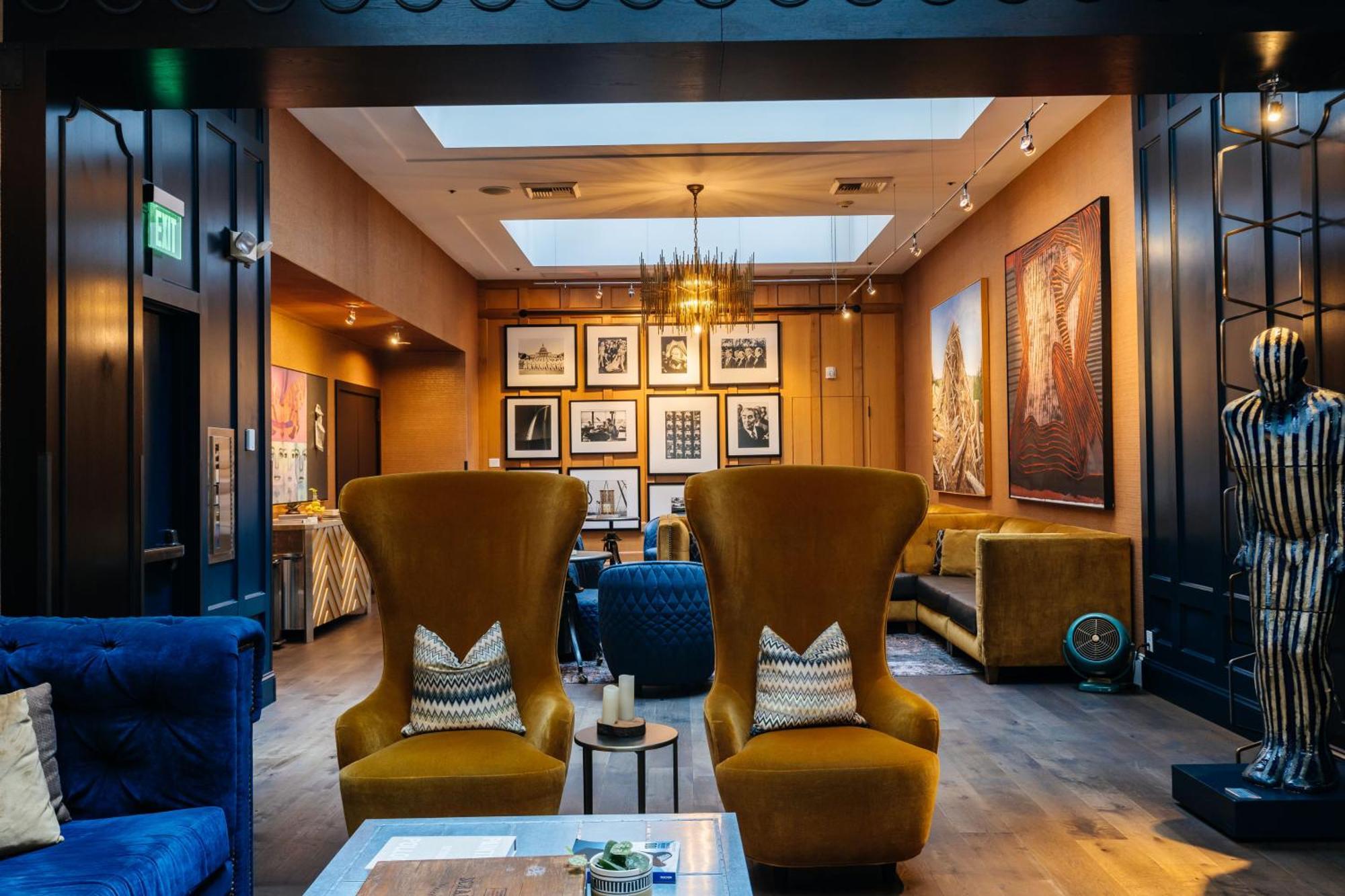 Lucia Hotel